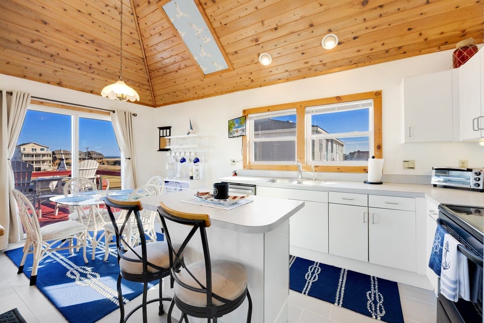 Fully equipped kitchen with everything you need for easy vacation meals, from quick breakfasts to family dinners.