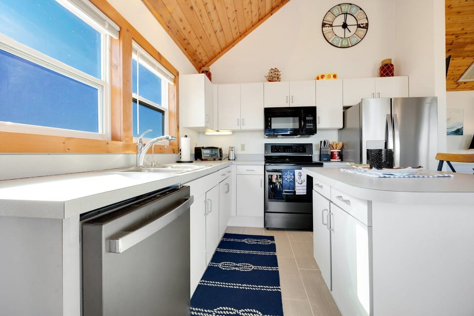 Fully equipped kitchen with everything you need for easy vacation meals, from quick breakfasts to family dinners.