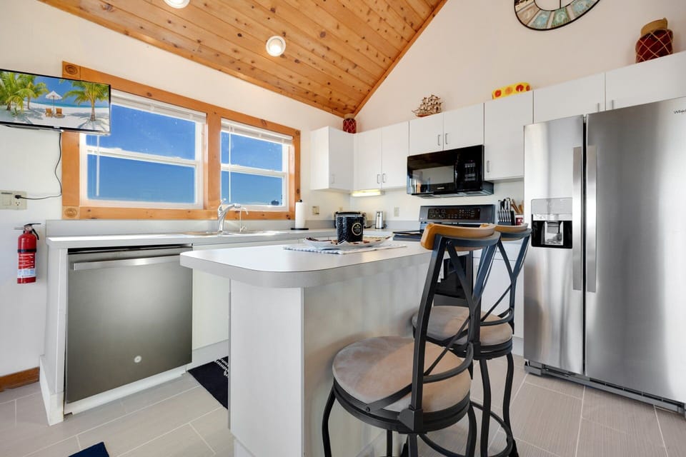 Fully equipped kitchen with everything you need for easy vacation meals, from quick breakfasts to family dinners.