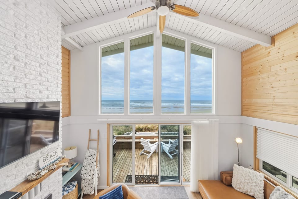 An open-concept oceanfront escape filled with light and sea breezes