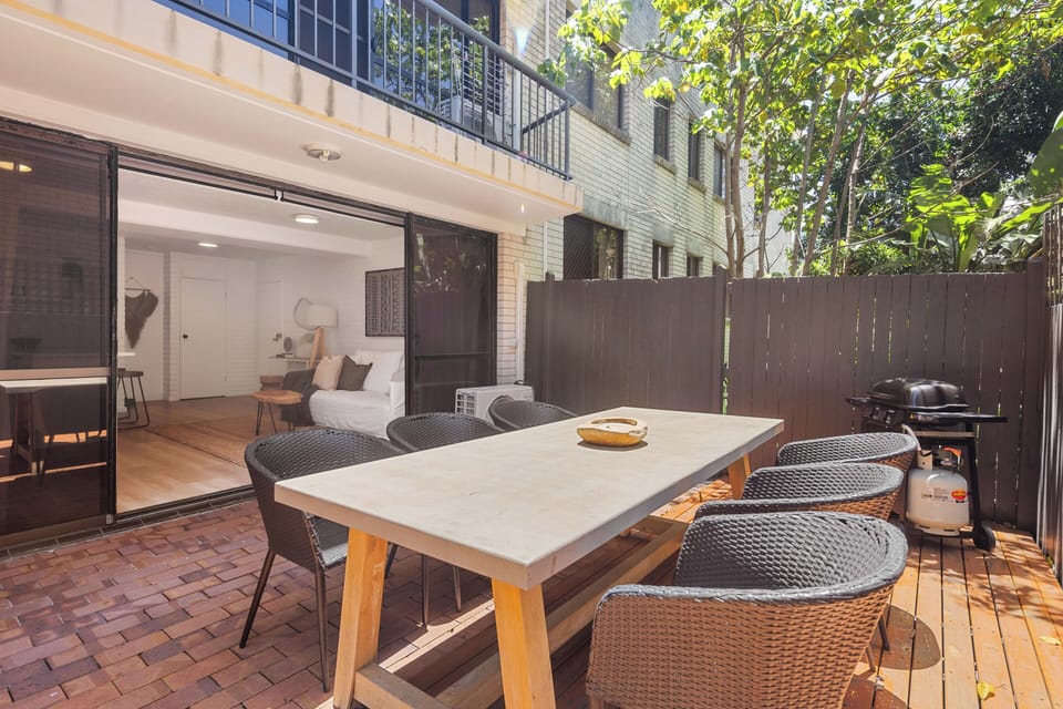 Apartment, 1 Bedroom, Courtyard Area | Outdoor dining