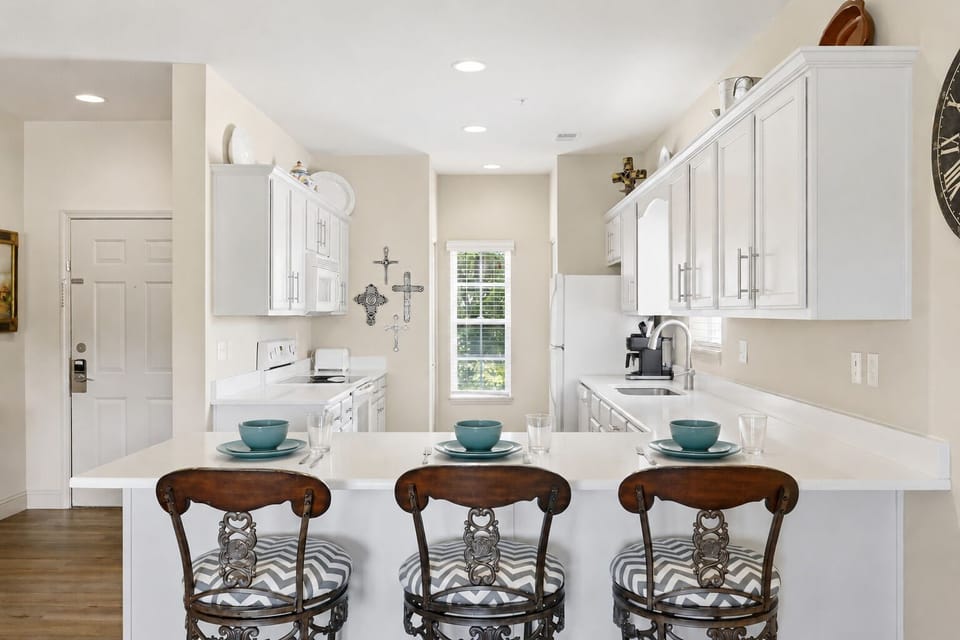 Full Kitchen with Bar Seating