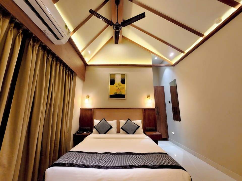 Superior Duplex | Desk, laptop workspace, free WiFi