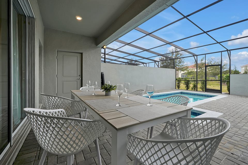 Villa (5 Bedrooms) | Front of property