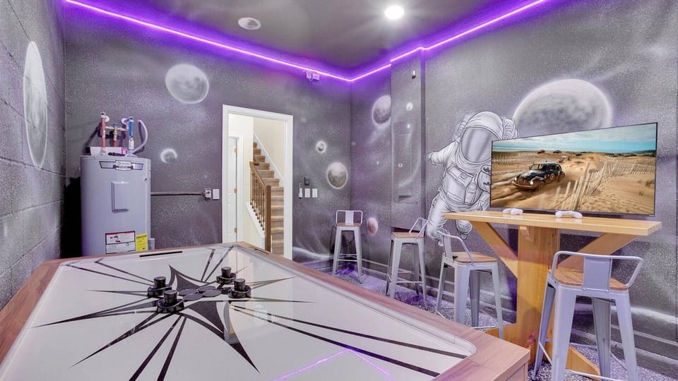 House (5 Bedrooms) | Interior