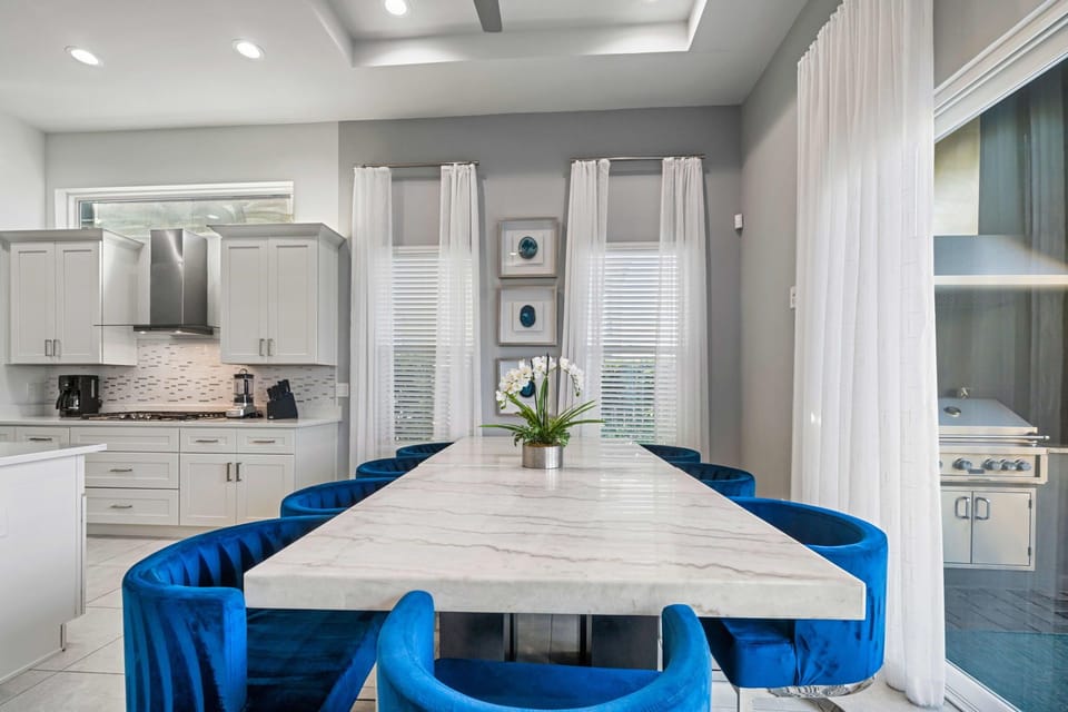 House (6 Bedrooms) | Interior