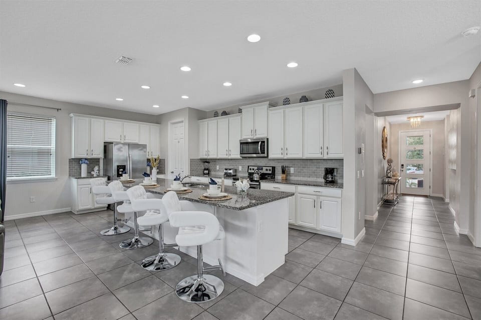 House (6 Bedrooms) | Interior