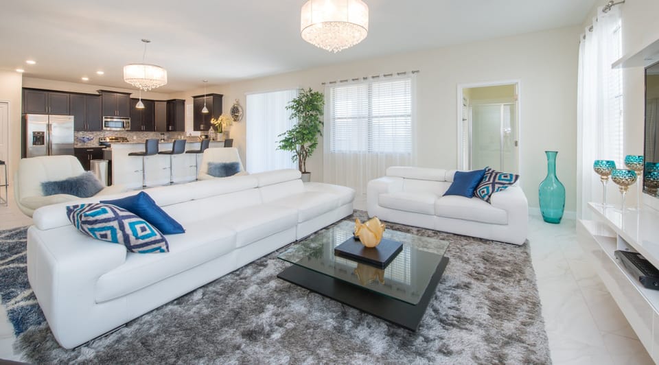 House (6 Bedrooms) | Living area | TV