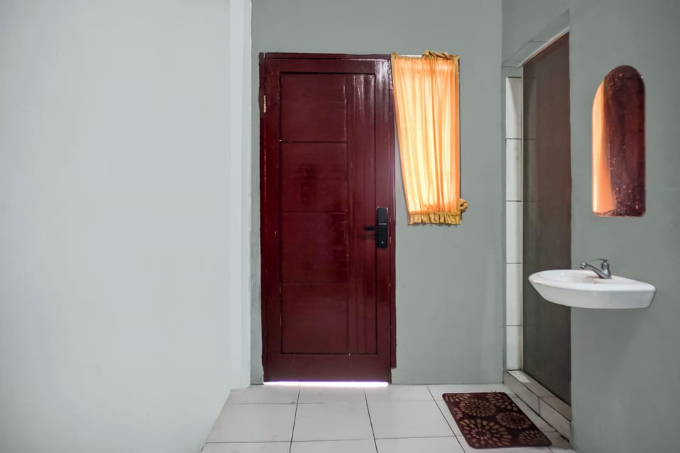 Deluxe Double Room | Desk, bed sheets