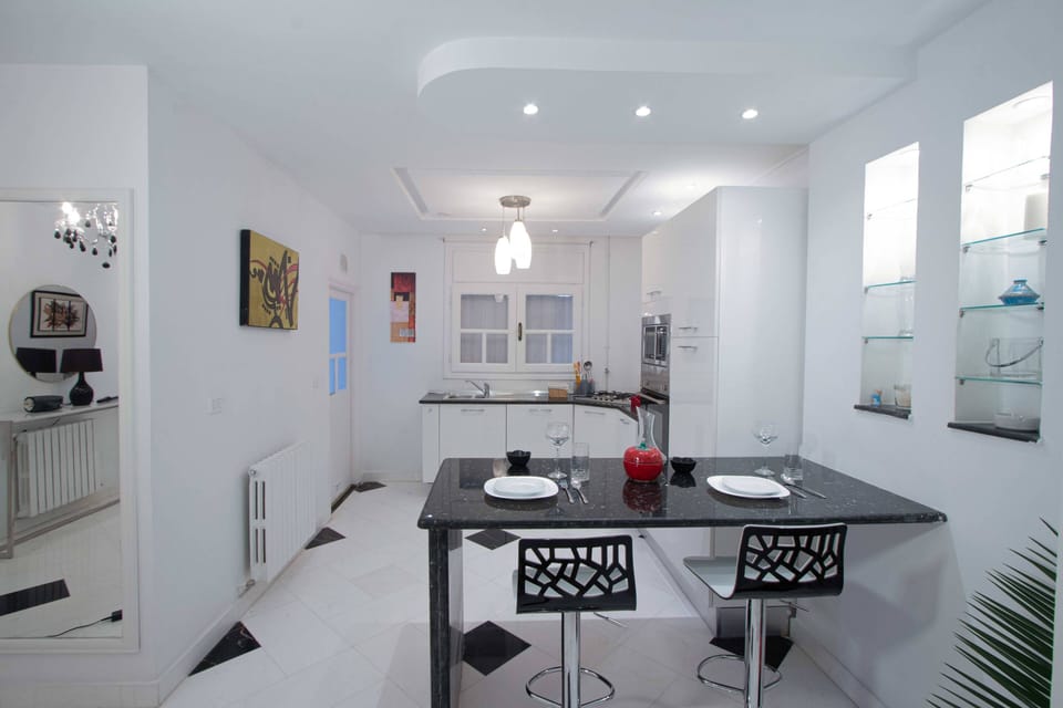 Apartment, 1 Bedroom, Smoking | Dining room