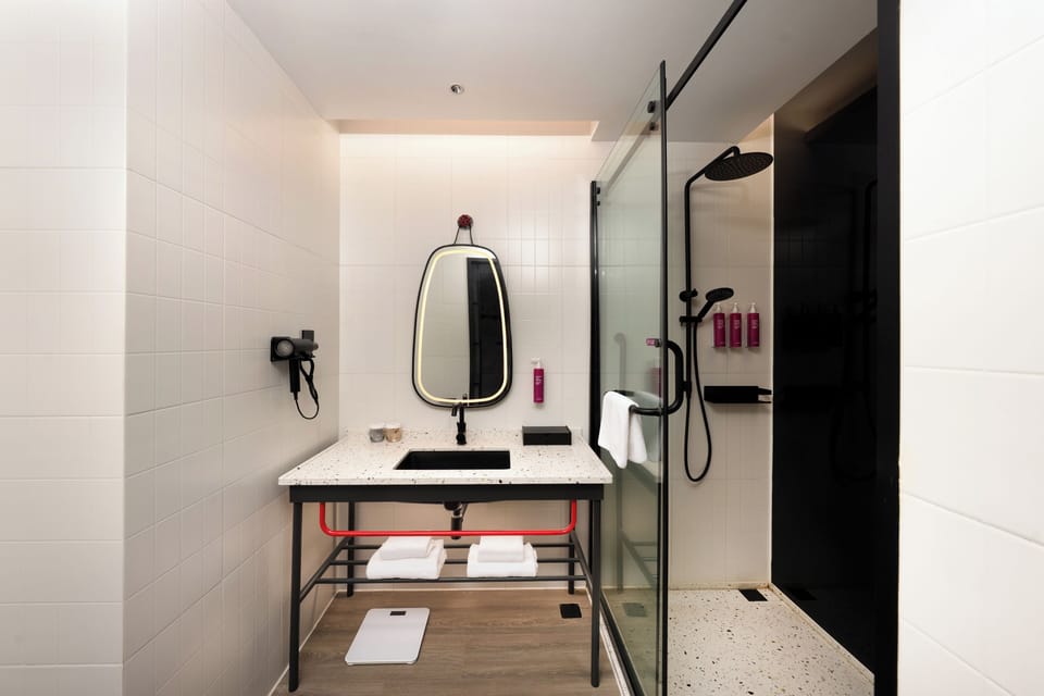 Basic Double Room | Bathroom | Slippers