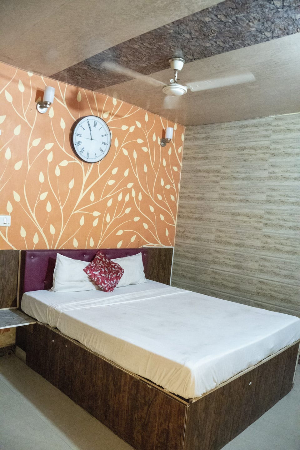 Classic Double Room | In-room safe, desk, free WiFi
