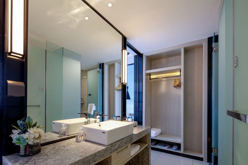 Standard Single Room, Courtyard View | Bathroom | Shower, hair dryer, slippers, towels