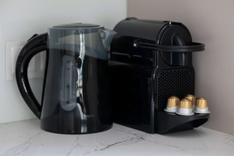 Coffee machine and kettle for guest use.