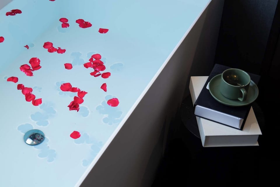 Luxury Double Room, City View | Deep soaking bathtub