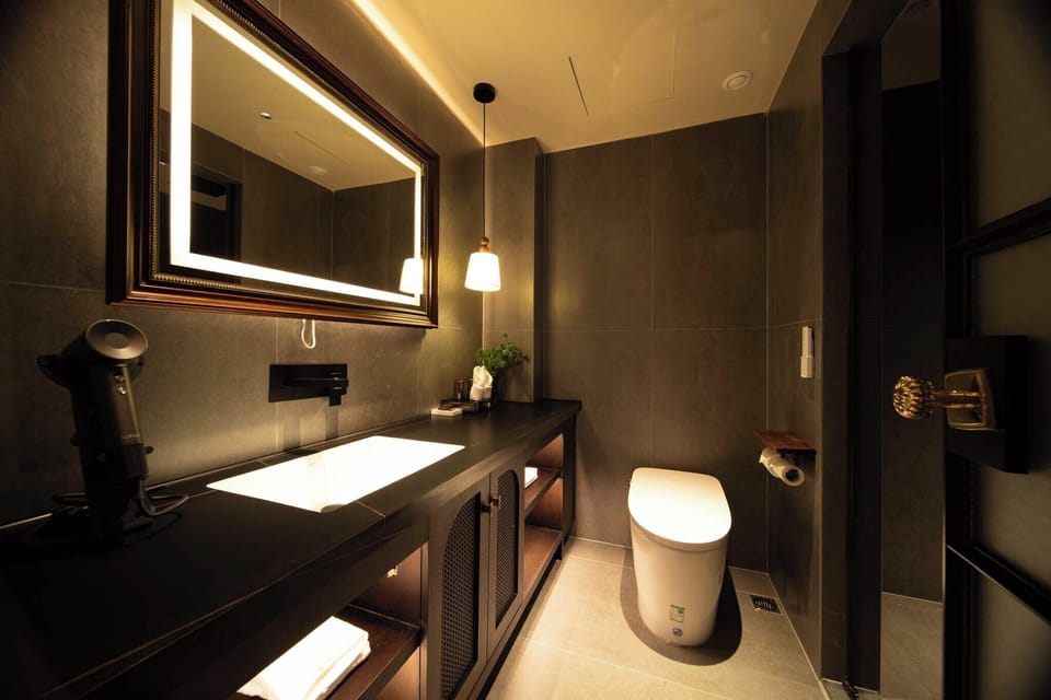 Classic Double Room, City View | Bathroom | Free toiletries, hair dryer, slippers, towels