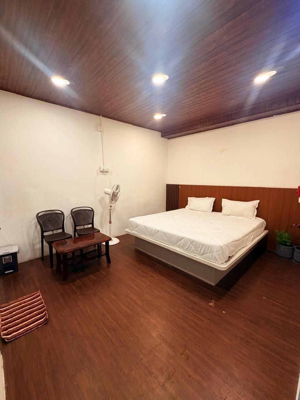 Standard Single Room | Egyptian cotton sheets, premium bedding, memory foam beds, free WiFi