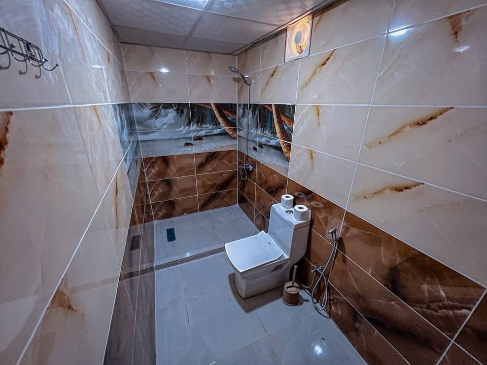 Basic Twin Room, Desert View | Bathroom | Separate tub and shower, bidet, towels, soap