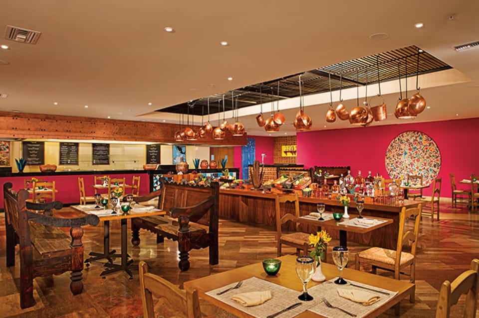 4 restaurants; breakfast, lunch, and dinner served