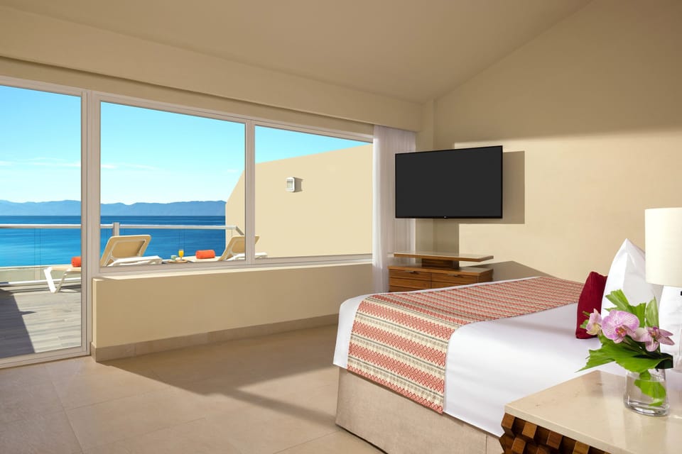 Sun Club Romantic Ocean Front | In-room safe, iron/ironing board, free WiFi, bed sheets