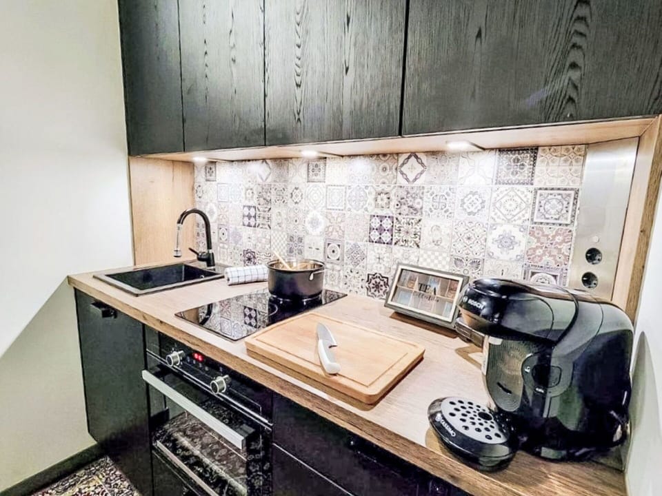 Kitchen, Flooring, Countertop, Kitchen Appliance, Interior Design, Major Appliance, Floor, Cabinetry, Home Appliance, Tile
