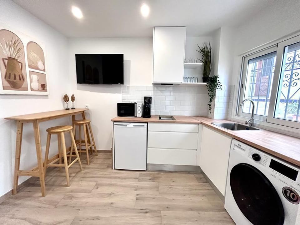 Basic Apartment | Private kitchen