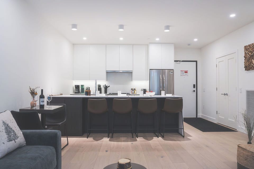 Revy Stay & Play- Kitchen/Entry