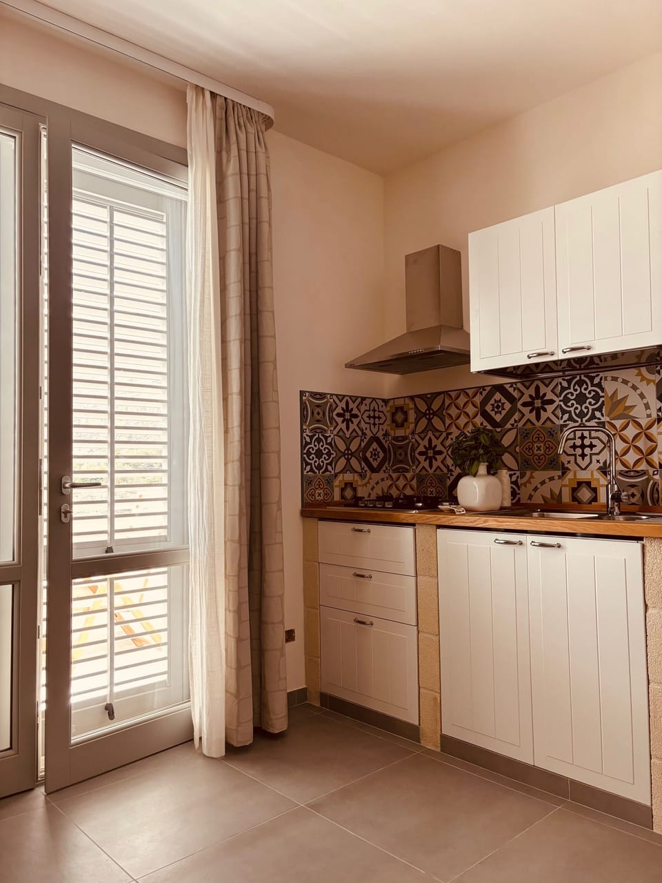 Appartamento con 1 Camera da Letto, Vista Mare e Terrazza_11 | Private kitchen | Espresso maker, coffee/tea maker