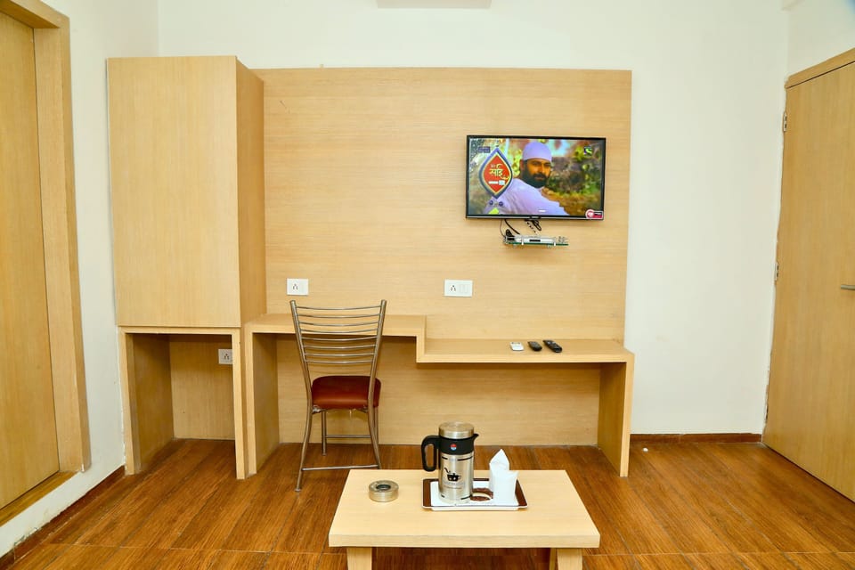 Business Class Room | Individually decorated, desk, laptop workspace, soundproofing