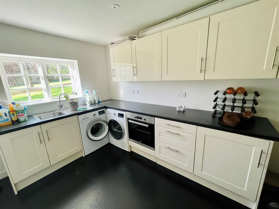 Dishwasher, cookware/dishes/utensils