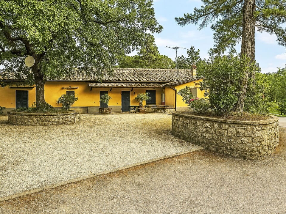 Cottage, Shade, Estate, Landscaping, Garden, Yard, Hacienda, Driveway, Farmhouse, Backyard