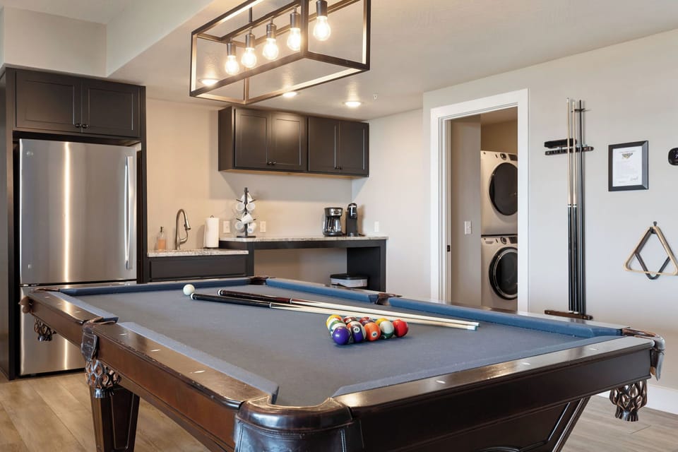 Enjoy a pool tournament with all your friends!