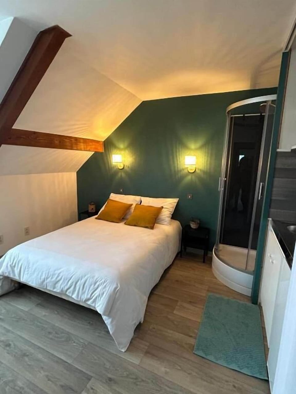 Iron/ironing board, free WiFi