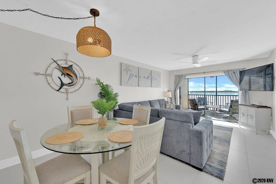 Carlos Pointe Beachfront 2B/2B Vacation Condo
