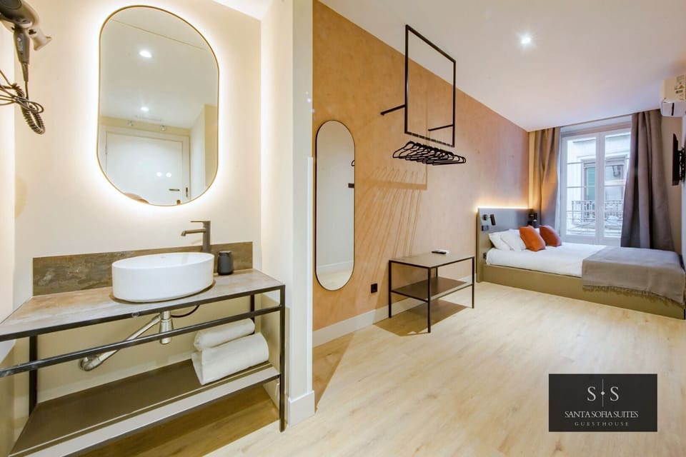 Deluxe Double Room, City View | Free WiFi, bed sheets