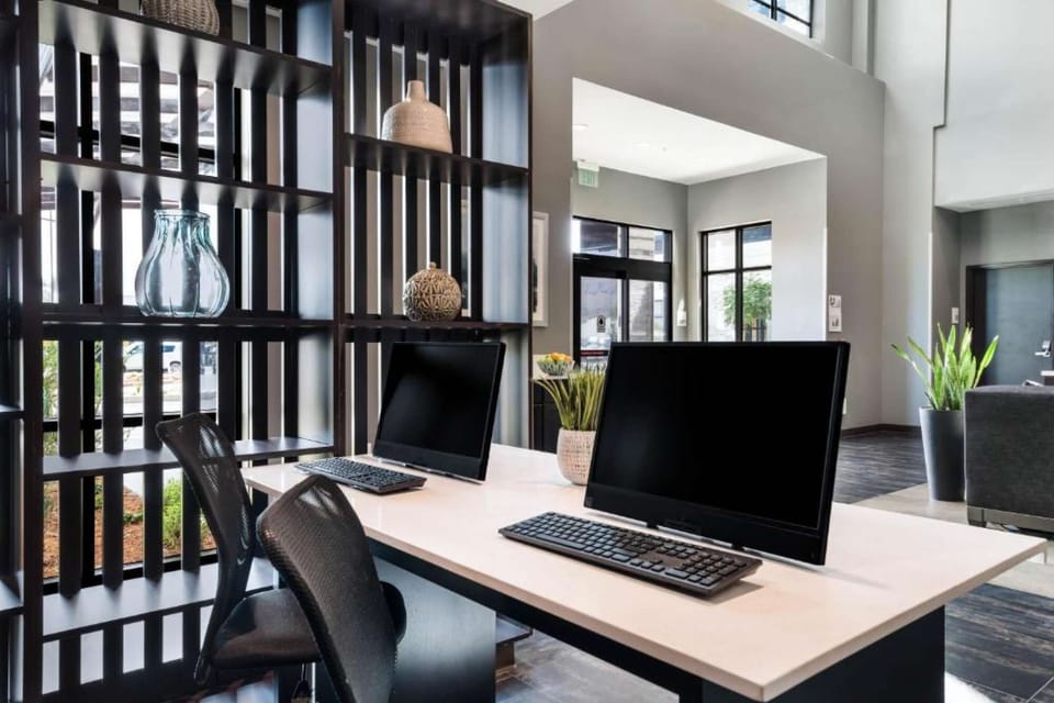 Holiday Inn &amp; Suites Silicon Valley Milpitas - Business Center