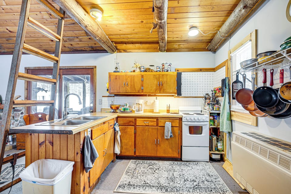 House (2 Bedrooms) | Interior