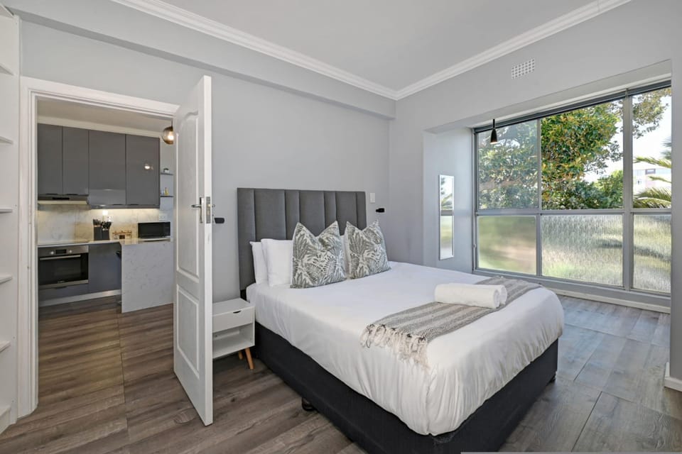 Modern Two Bed Central Green Point Stadium Apartment in Cape Town