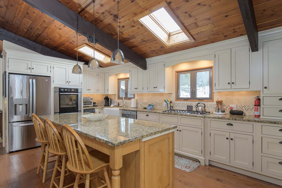House, 4 Bedrooms | Private kitchen | Coffee/tea maker, fridge, oven, toaster