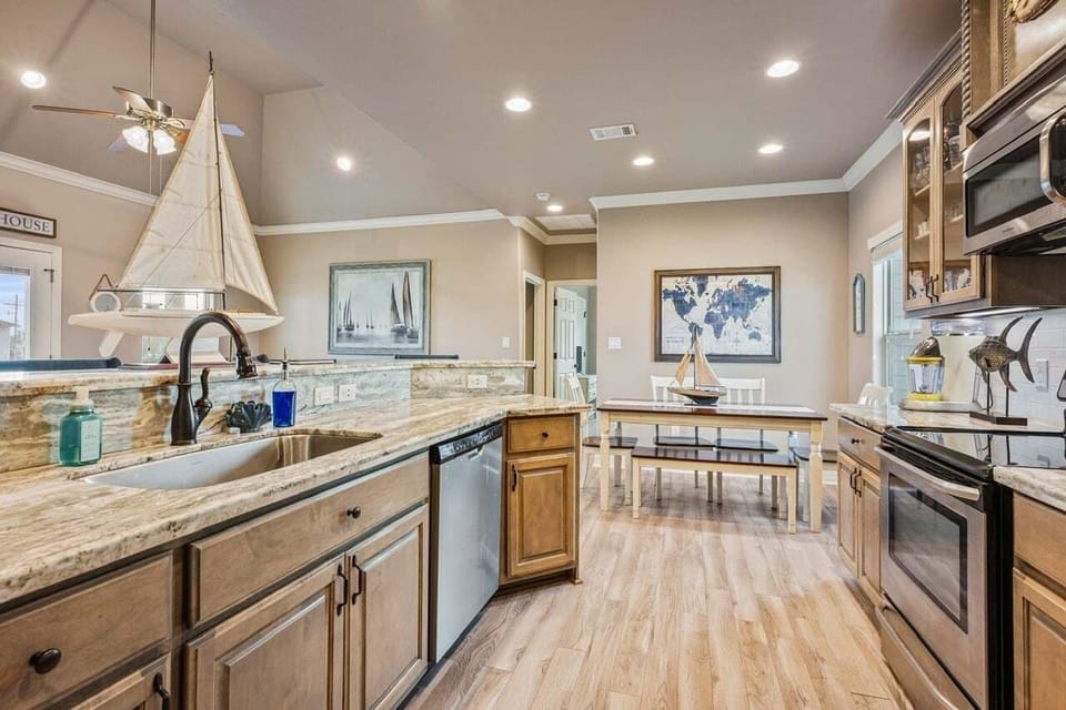 House, 3 Bedrooms | Private kitchen | Coffee/tea maker, fridge, oven, toaster