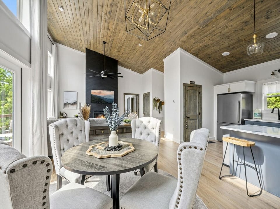 A fully open concept with all the spaces intertwining with each other, allowing for that deep connection together with your loved ones.