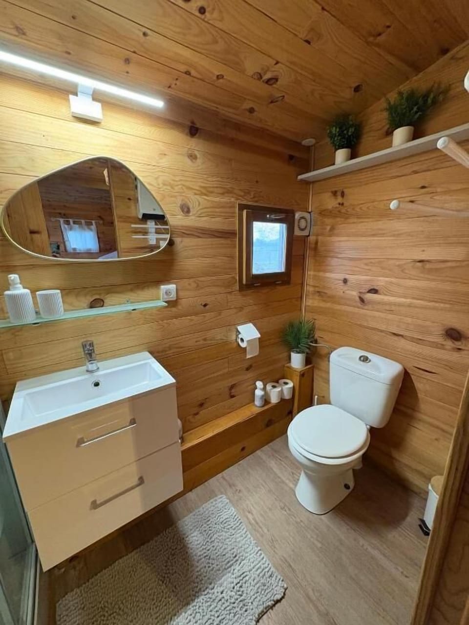 Comfort Double Room, Garden View | Bathroom | Free toiletries, hair dryer, towels, soap