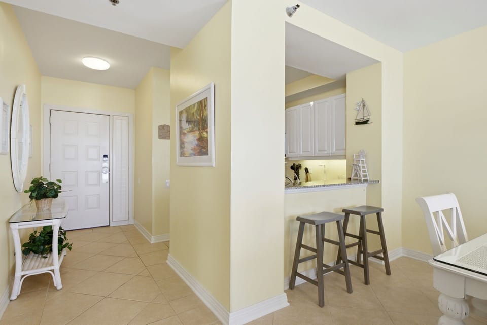 Beach Colony W6B- Bar Stools & Foyer