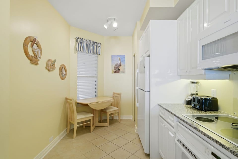 Beach Colony W6B- Kitchen Sitting Area