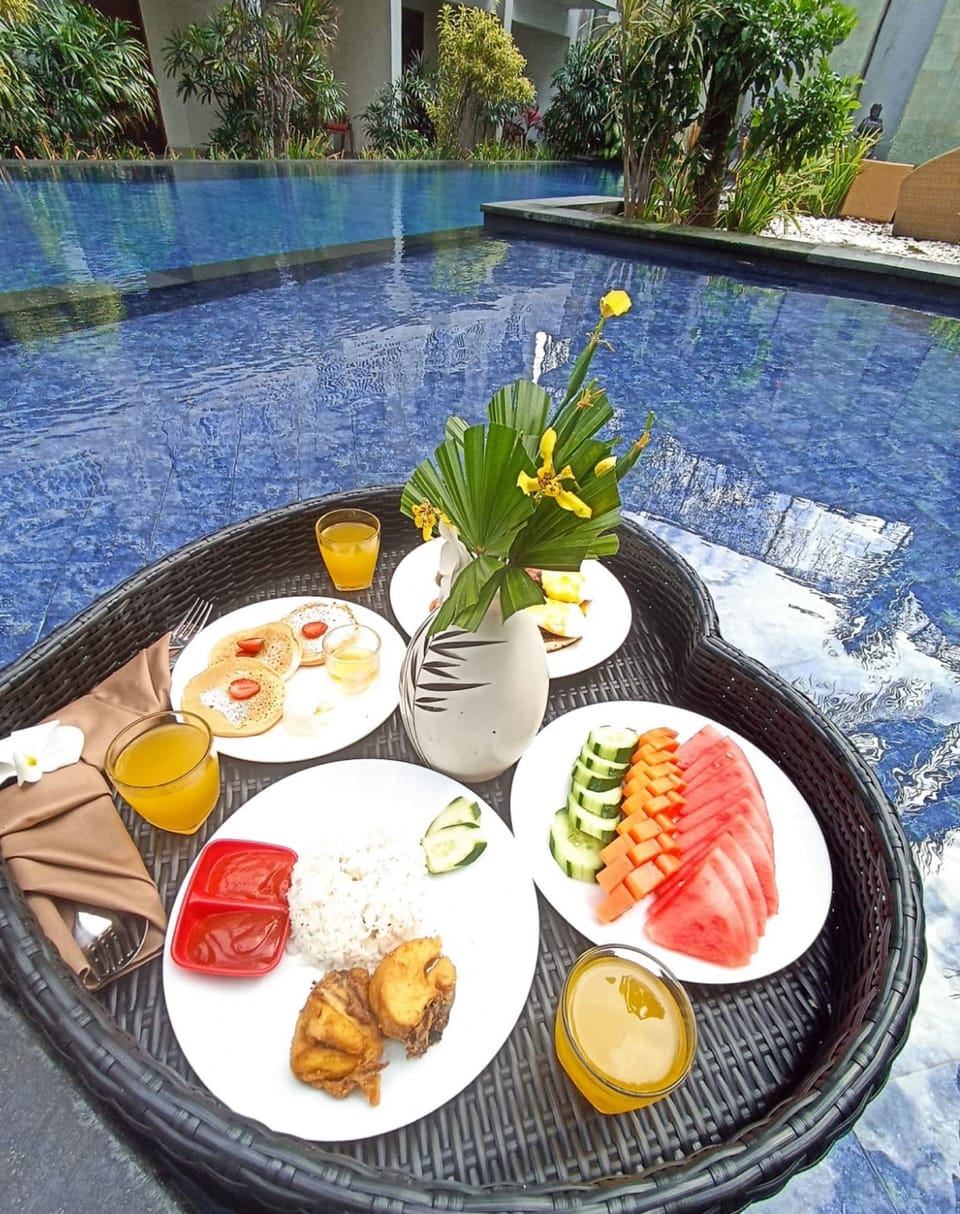Daily buffet breakfast for a fee