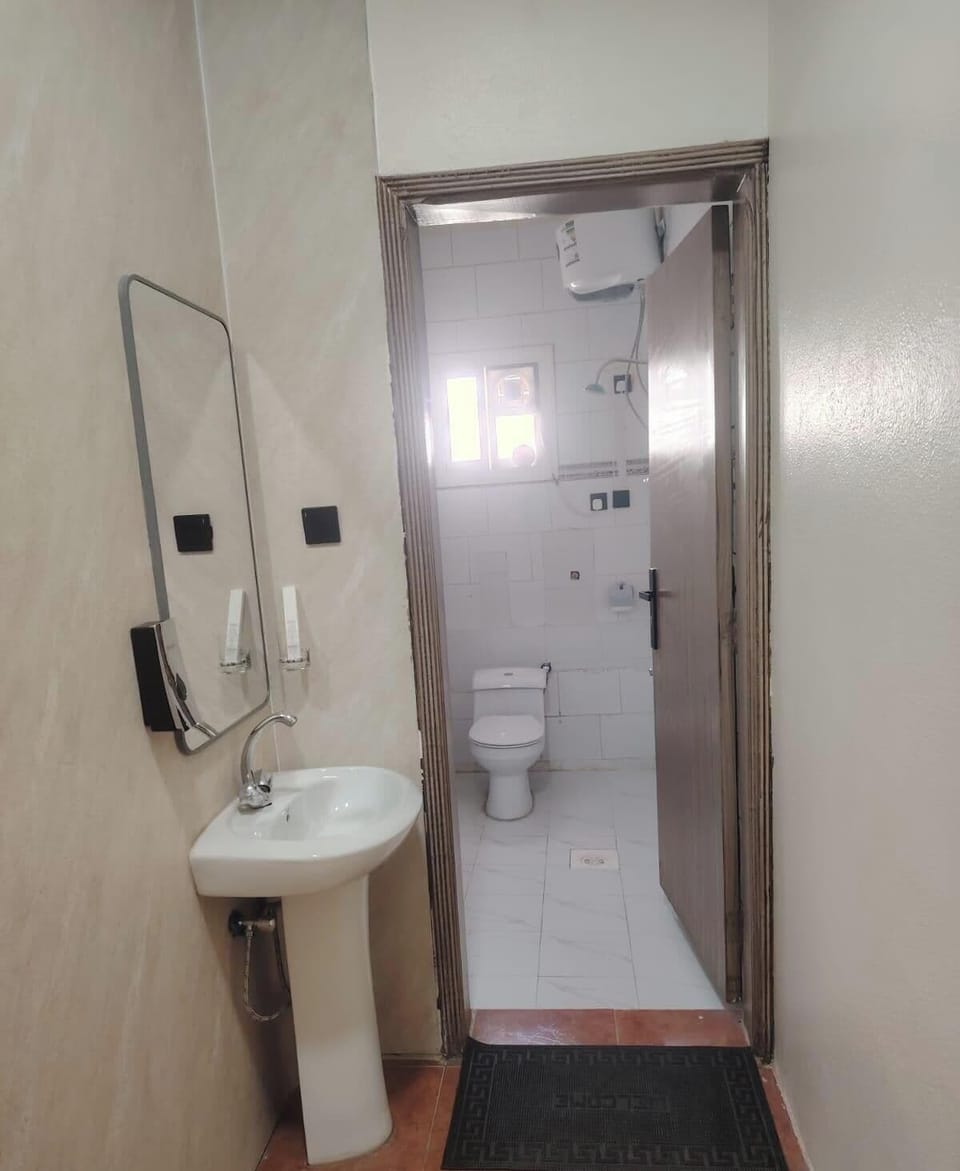 Comfort Studio Suite | Bathroom | Shower