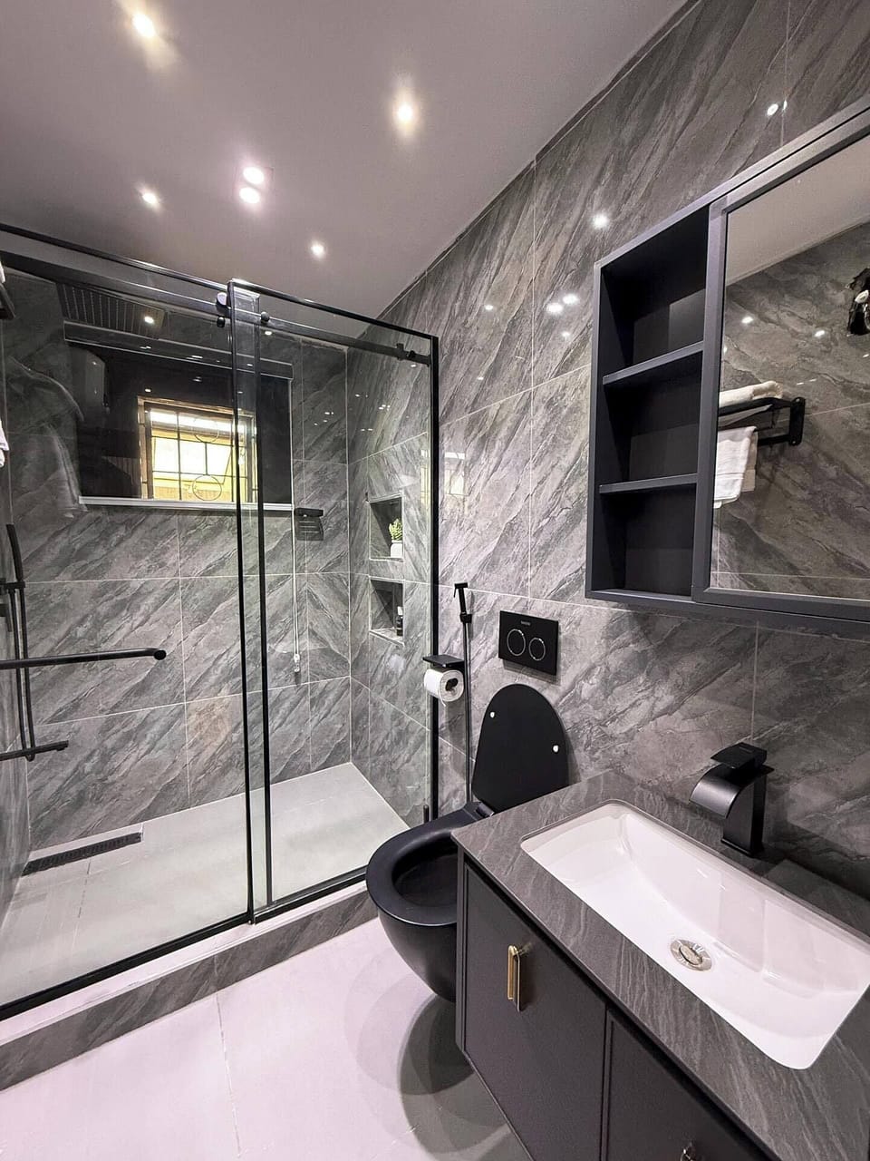 Junior Room, Balcony, City View | Bathroom | Free toiletries, hair dryer, towels, soap