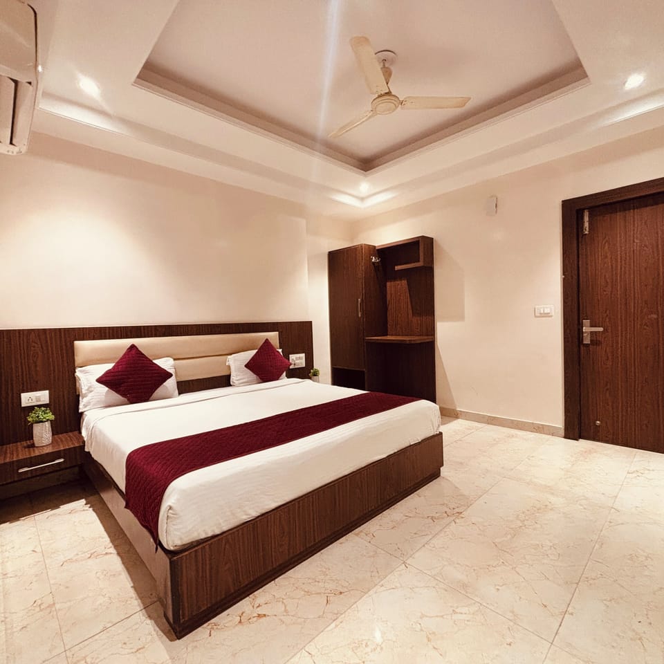 Deluxe Room | Desk, free WiFi