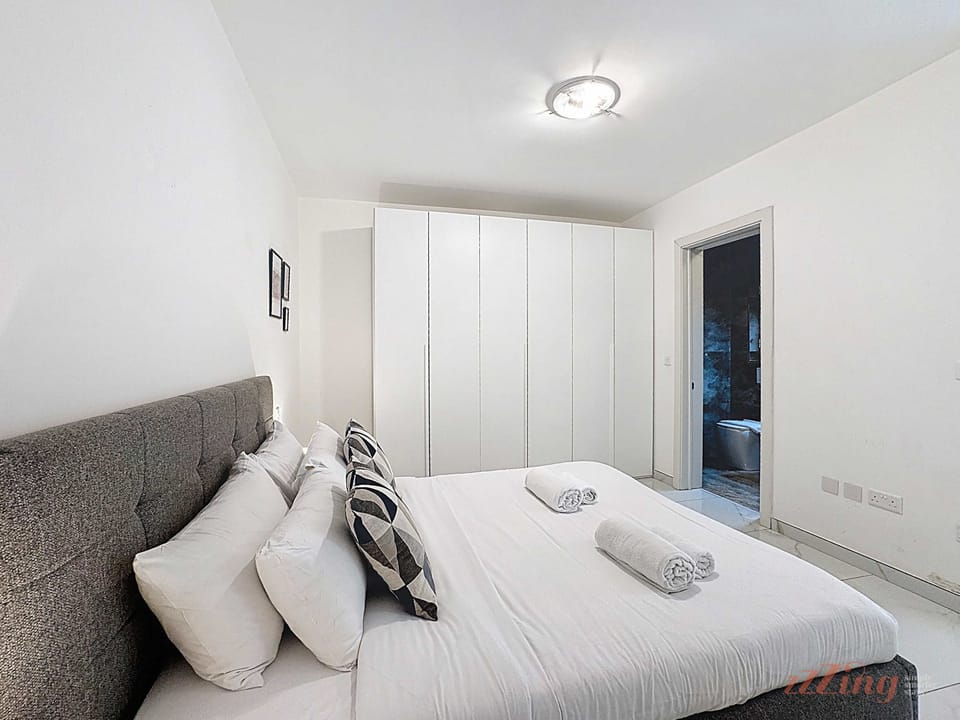 Double Bedroom with En-suite Bathroom