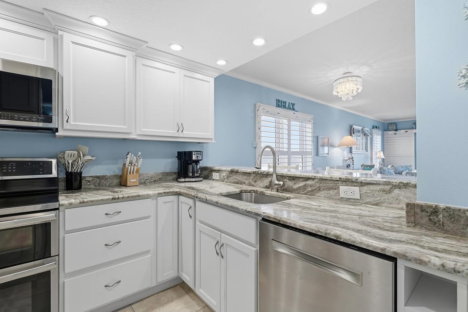 Condo, Multiple Beds (Palm House 3A) | Private kitchen | Oven, toaster